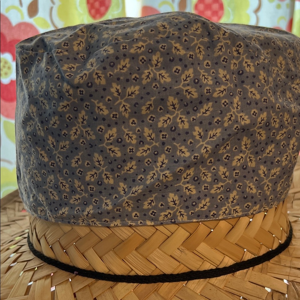 Blue leaves scrub cap